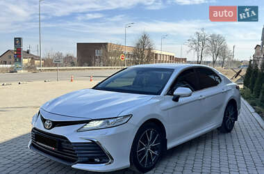 Седан Toyota Camry 2021 в Виннице