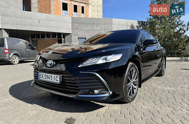 Седан Toyota Camry 2023 в Хмельницькому