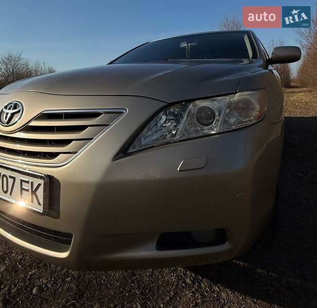 Седан Toyota Camry 2008 в Надвірній