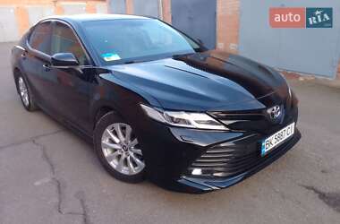 Седан Toyota Camry 2019 в Виннице