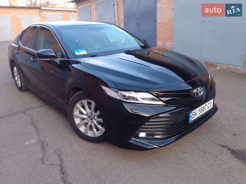 Седан Toyota Camry 2019 в 
