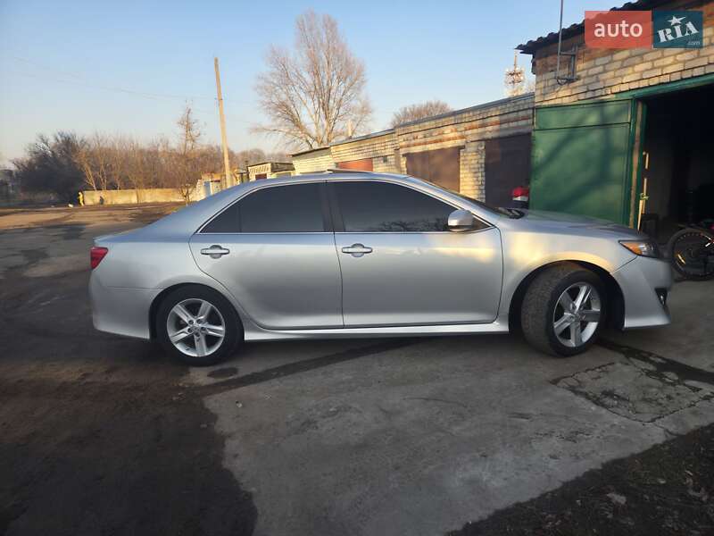 Седан Toyota Camry 2014 в Краснограде