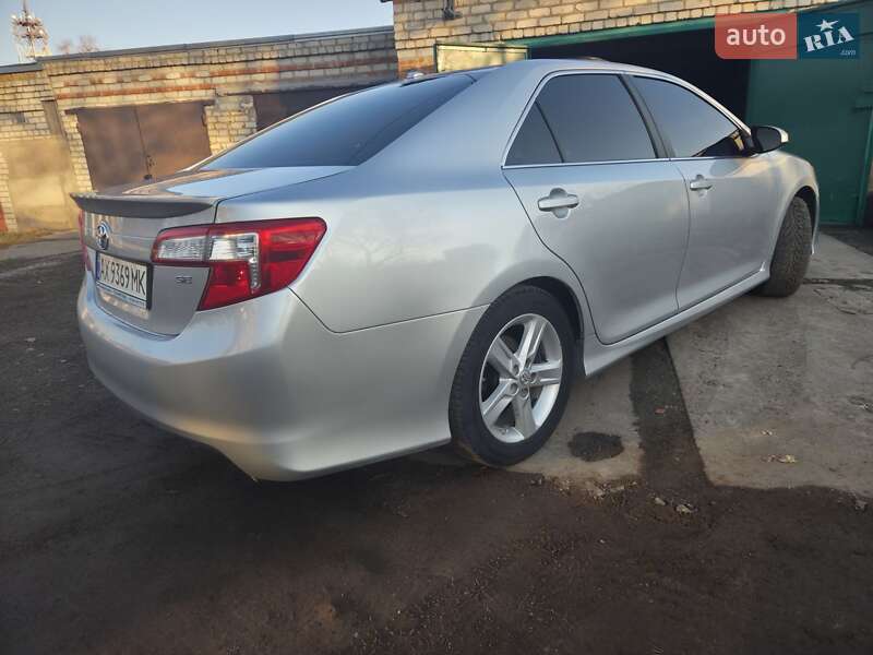 Седан Toyota Camry 2014 в Краснограде