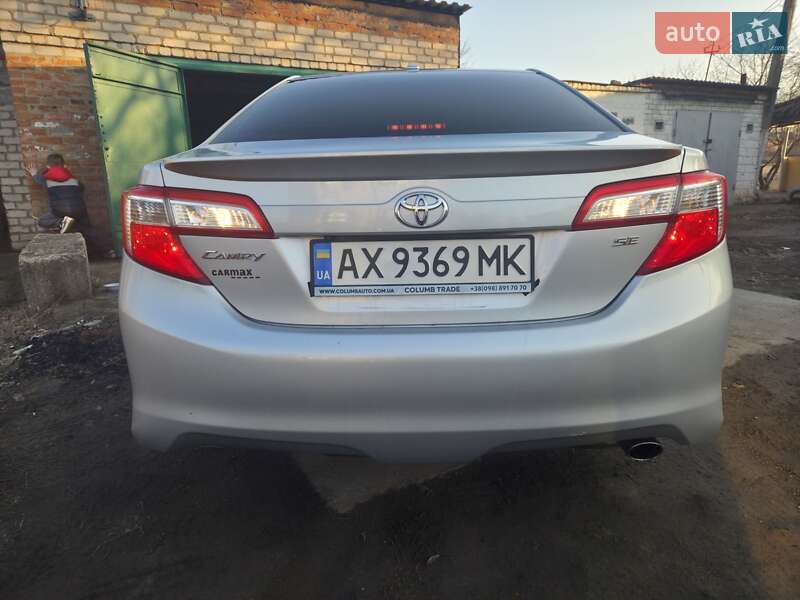 Седан Toyota Camry 2014 в Краснограде