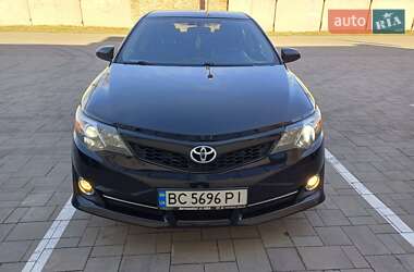 Седан Toyota Camry 2014 в Стрию