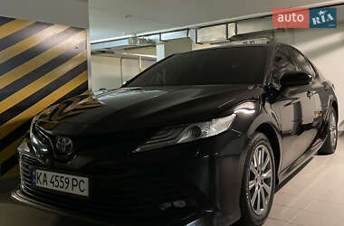 Седан Toyota Camry 2018 в Киеве