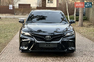 Седан Toyota Camry 2023 в Киеве