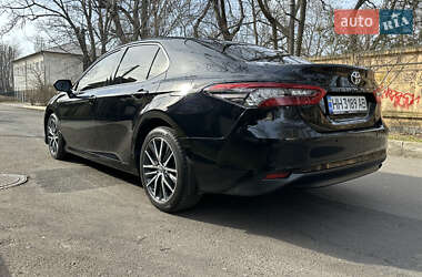Седан Toyota Camry 2021 в 