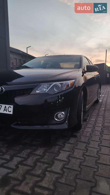 Седан Toyota Camry 2012 в Каменском