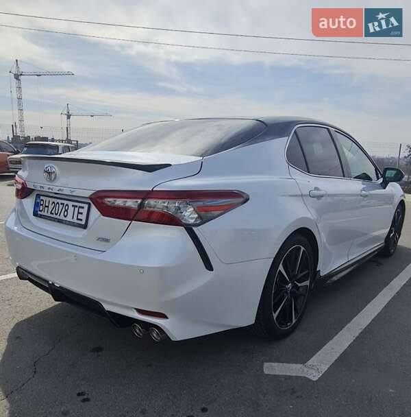 Седан Toyota Camry 2017 в Виннице