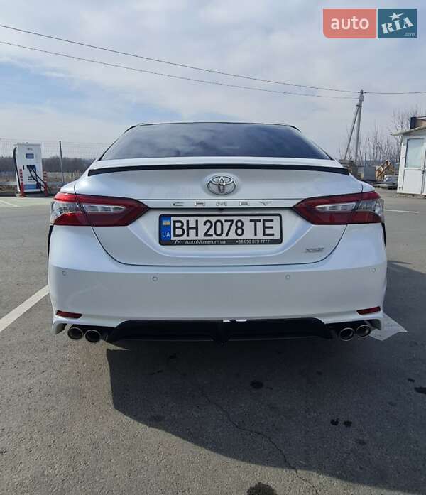 Седан Toyota Camry 2017 в Виннице
