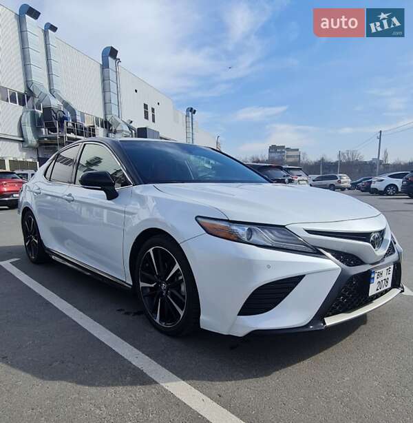 Седан Toyota Camry 2017 в Виннице