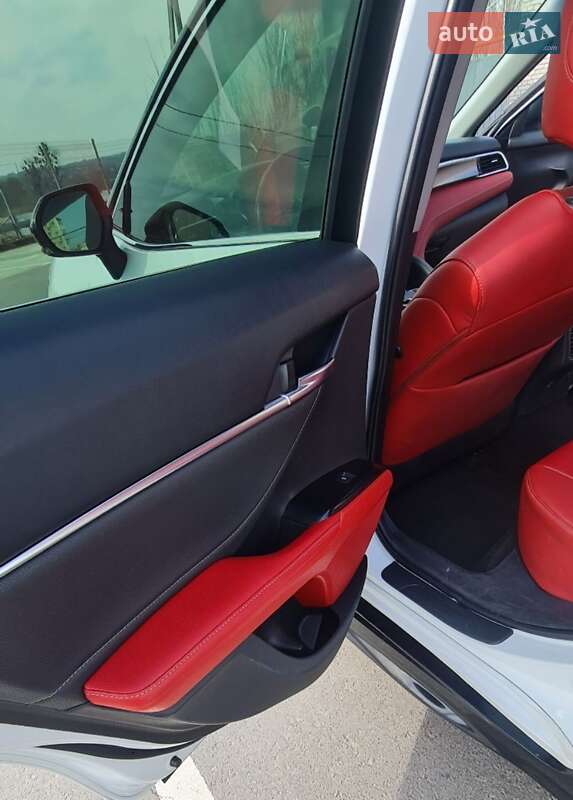 Седан Toyota Camry 2017 в Виннице