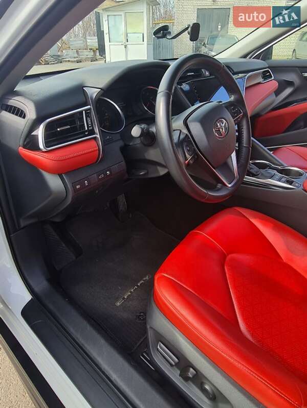 Седан Toyota Camry 2017 в Виннице