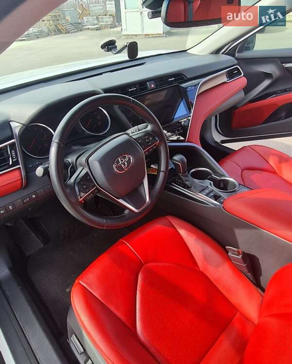 Седан Toyota Camry 2017 в Виннице