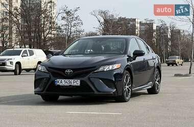 Седан Toyota Camry 2019 в Киеве