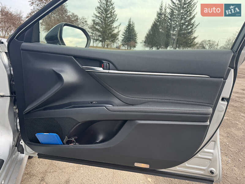 Седан Toyota Camry 2018 в Харькове