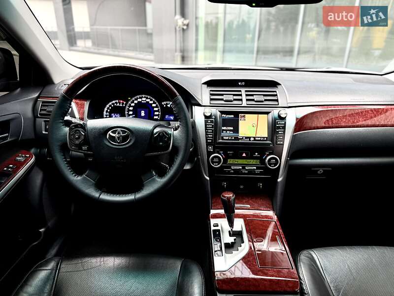 Седан Toyota Camry 2012 в Львове
