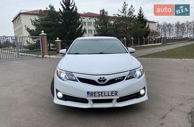 Седан Toyota Camry 2013 в Краснограде
