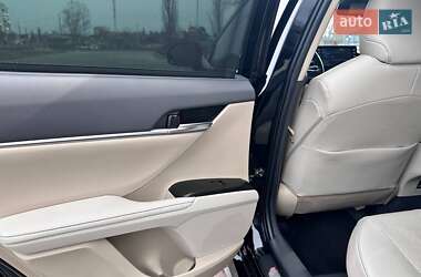 Седан Toyota Camry 2021 в 