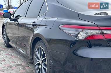 Седан Toyota Camry 2021 в 