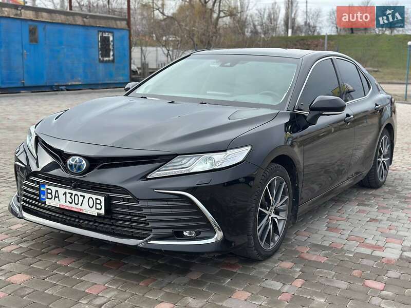 Седан Toyota Camry 2021 в 