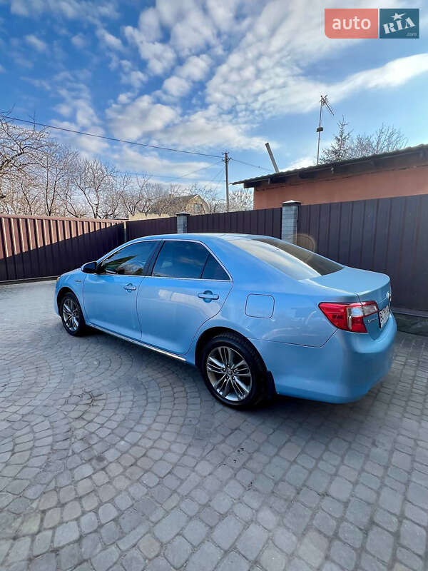 Седан Toyota Camry 2013 в Львові