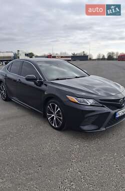 Седан Toyota Camry 2018 в Киеве