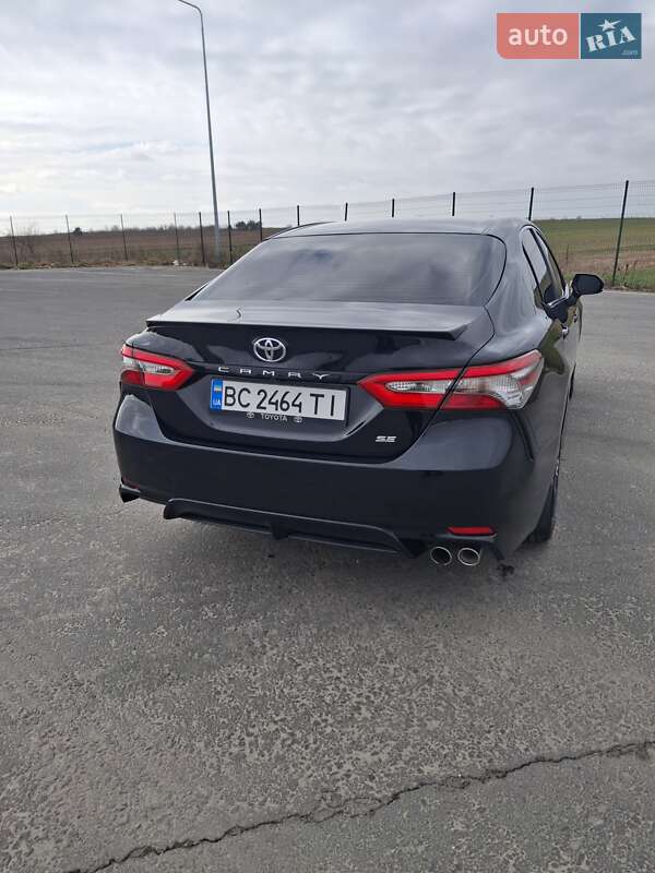 Седан Toyota Camry 2018 в Киеве