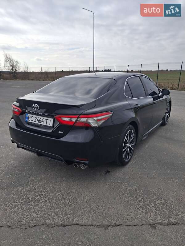 Седан Toyota Camry 2018 в Киеве