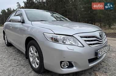 Седан Toyota Camry 2010 в Ахтырке