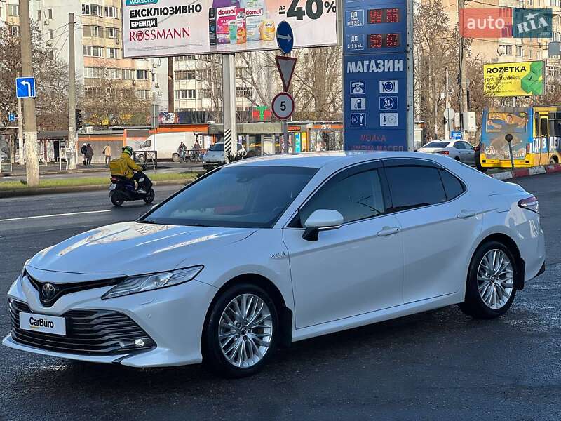 Toyota Camry 2019