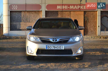 Седан Toyota Camry 2013 в 
