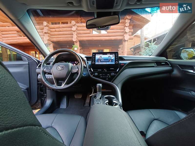 Седан Toyota Camry 2021 в Харькове