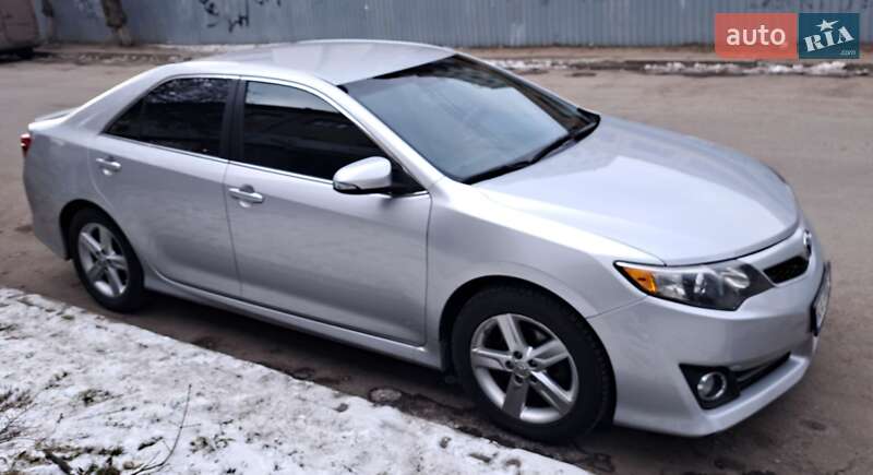 Седан Toyota Camry 2014 в 