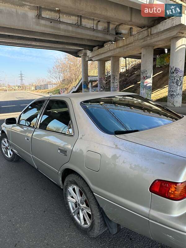 Седан Toyota Camry 2000 в Одессе