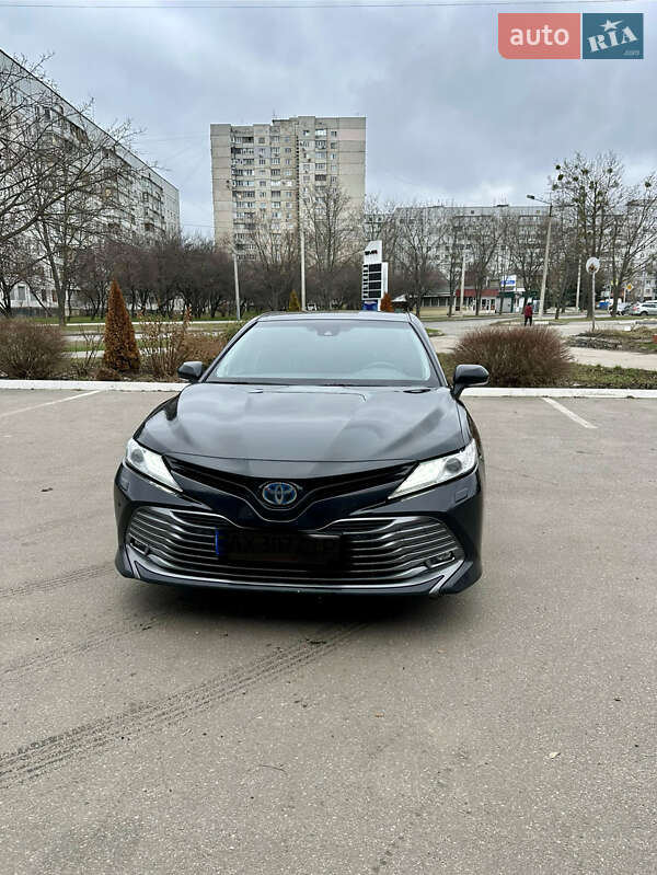 Седан Toyota Camry 2019 в 