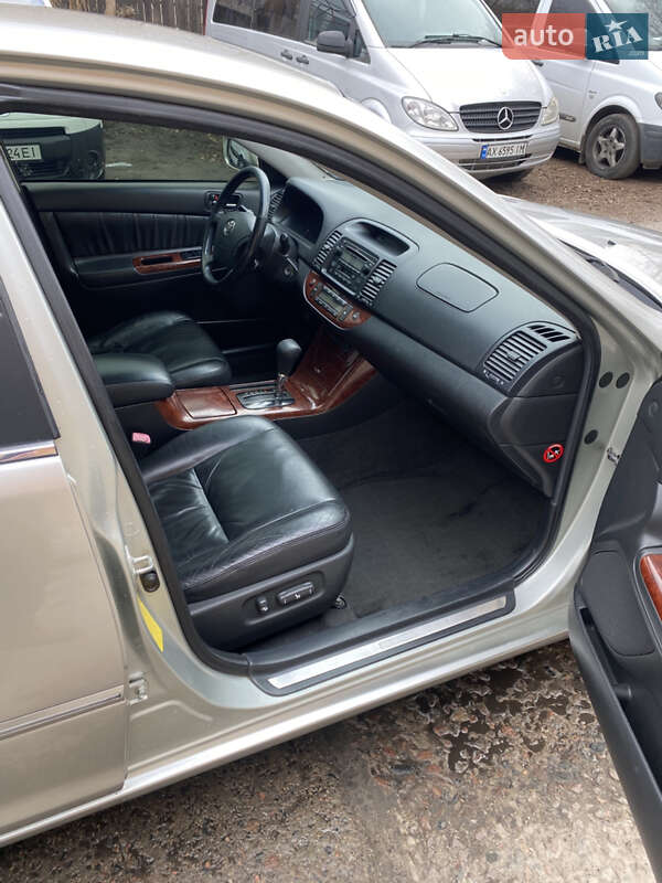 Седан Toyota Camry 2005 в Черкасах