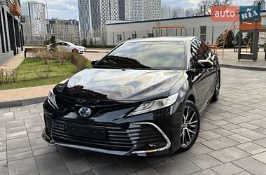 Toyota Camry 2021