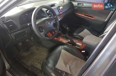 Седан Toyota Camry 2004 в 