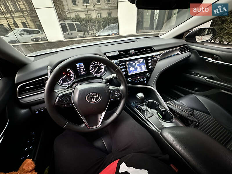 Седан Toyota Camry 2019 в Днепре
