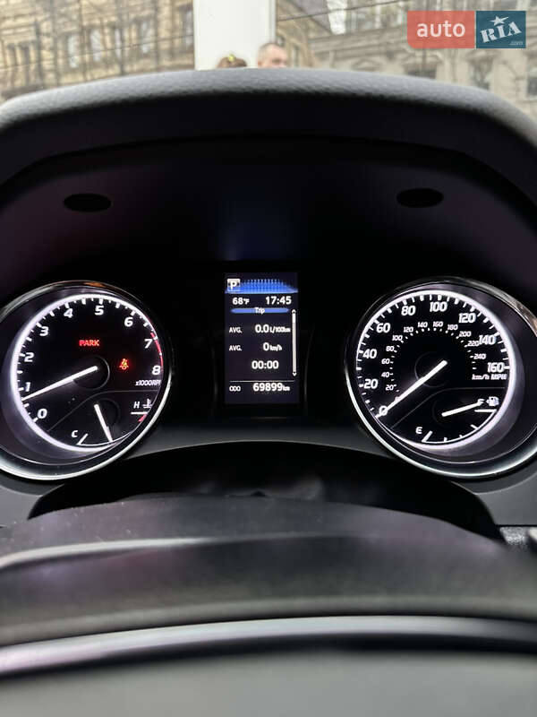 Седан Toyota Camry 2019 в Днепре
