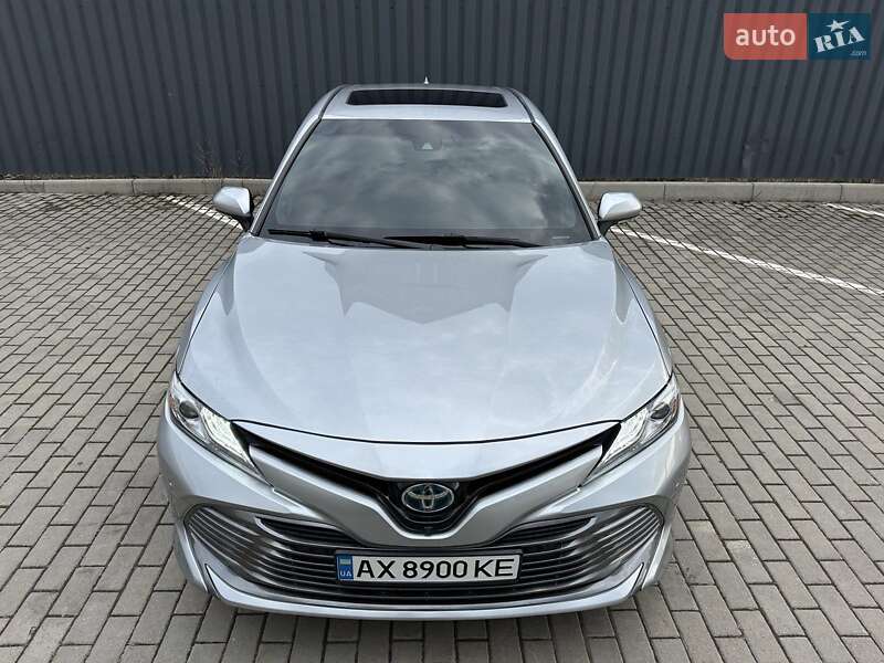 Седан Toyota Camry 2018 в Харкові