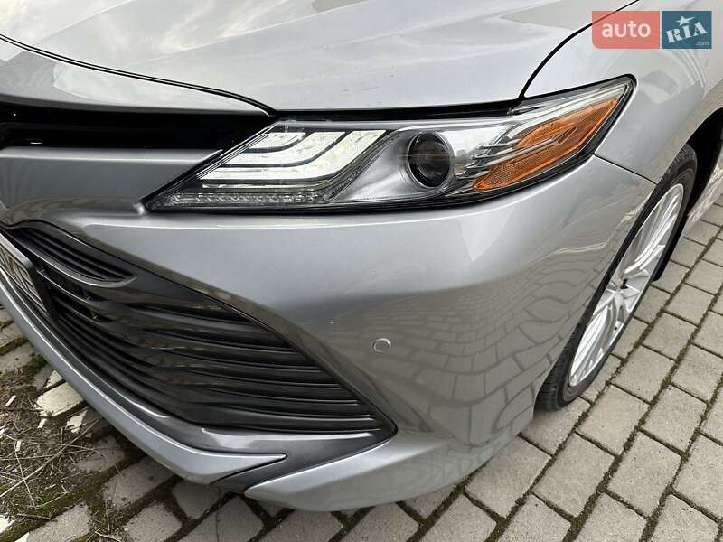 Седан Toyota Camry 2018 в Харкові