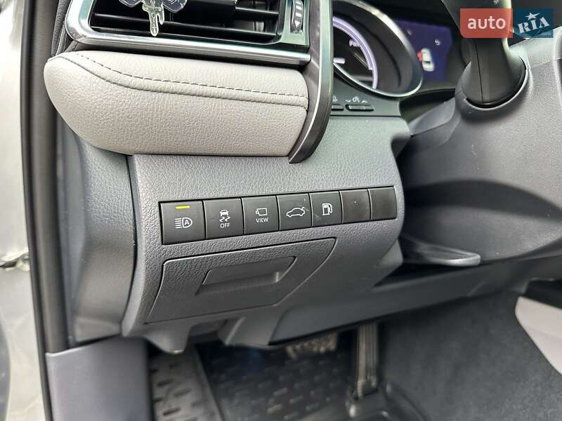 Седан Toyota Camry 2018 в Харкові