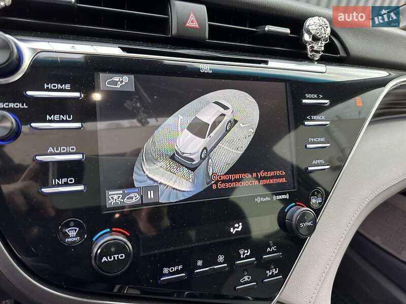 Седан Toyota Camry 2018 в Харкові