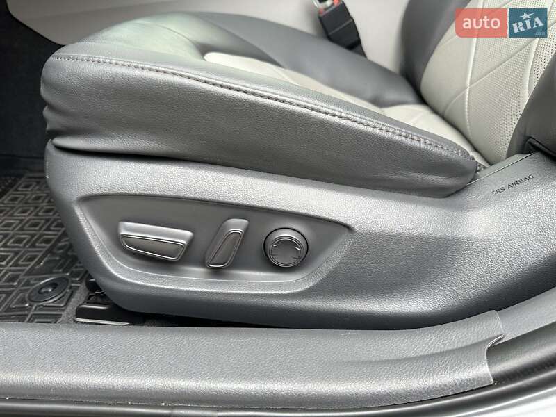 Седан Toyota Camry 2018 в Харкові