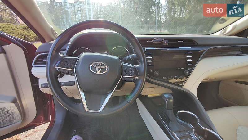 Седан Toyota Camry 2020 в Полтаве