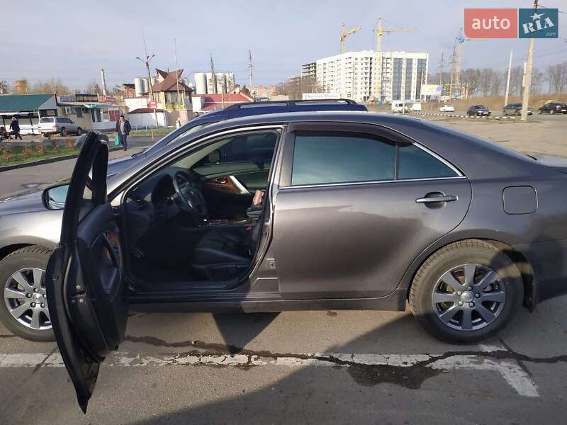 Седан Toyota Camry 2008 в Желтых Водах
