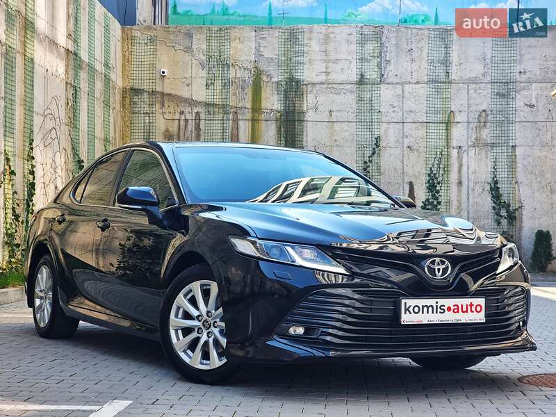 Toyota Camry 2019